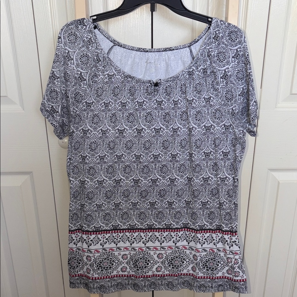 Kim Rogers Black and White Short-Sleeve Printed Tee with Red Accent